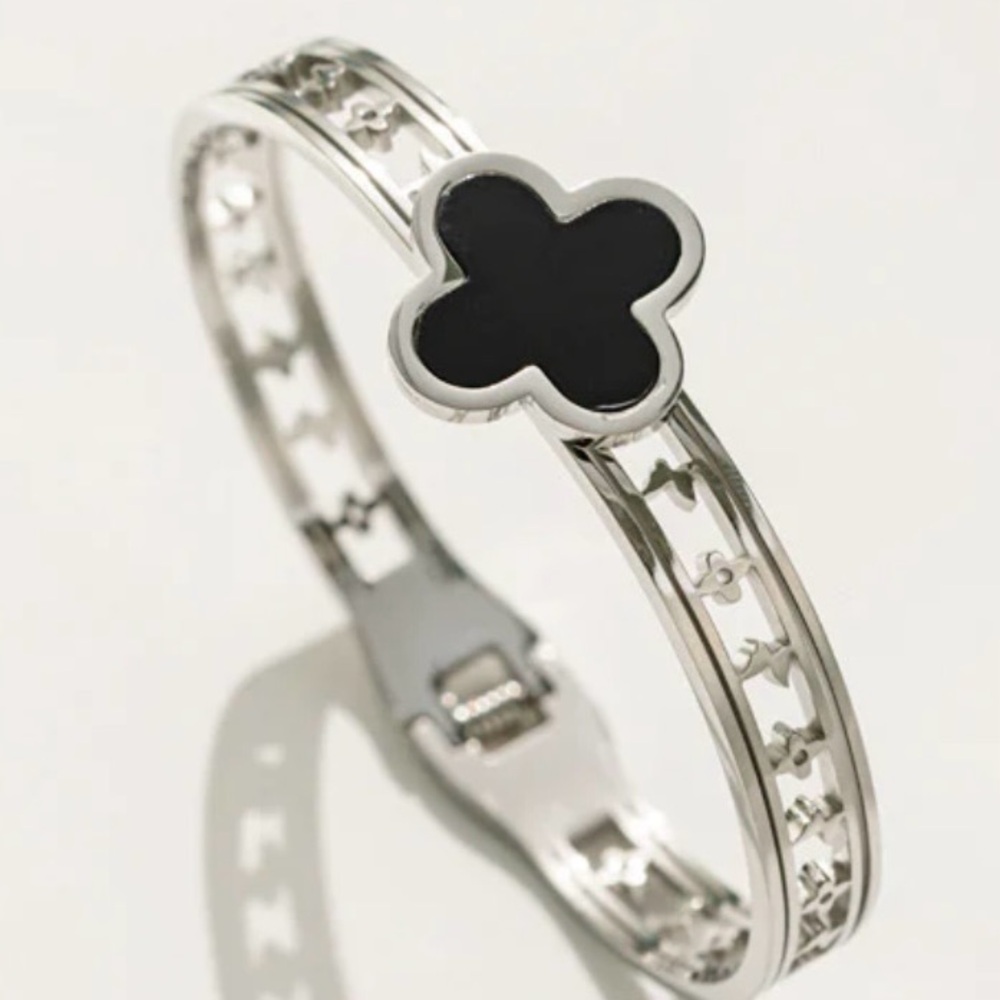 Clover Bracelet In Black Stainless Steel Silver (NEW )